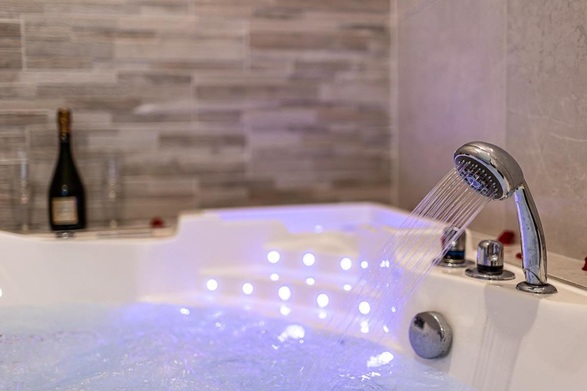 Havre De Paix Jacuzzi Apartment Asnieres-sur-Seine Exterior photo